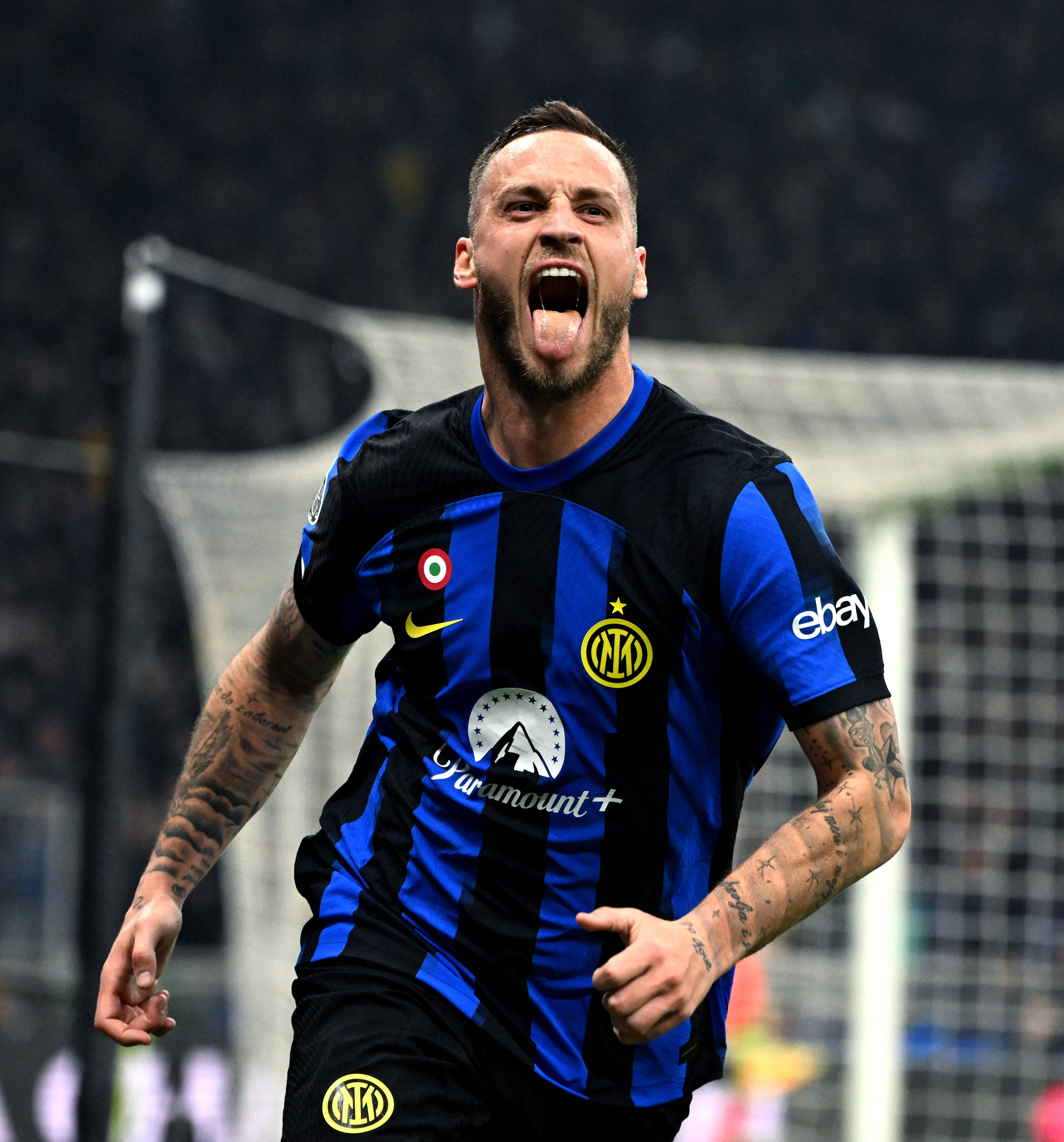 皇马欧冠客战利物浦大名单：阿诺德战旧主，贝林、姆巴佩在列（皇马欧冠客场挑战利物浦名单出炉：阿诺德对阵老东家，贝林与姆巴佩入选）