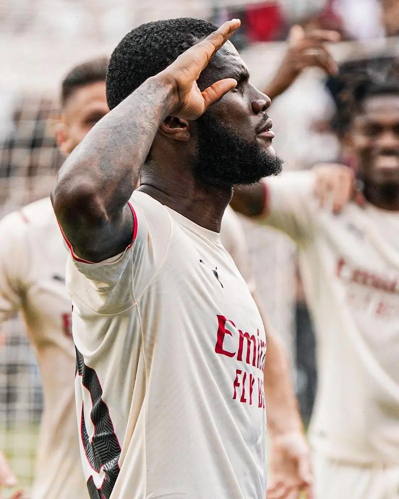 里夫斯完成高难度2+1，单节得到22分