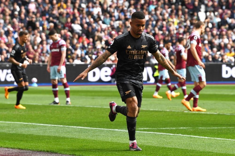 英超榜首战！十人切尔西1-1阿森纳主场7年不胜，马雷斯卡炮轰主裁（英超榜首对决：十人切尔西1-1阿森纳，主场七年无胜，马雷斯卡怒斥主裁）