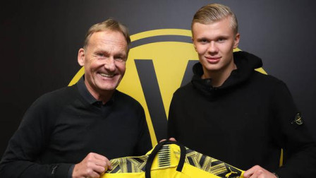 官方：穆尔豪斯与曼联续约3年，并租借加盟莱顿东方