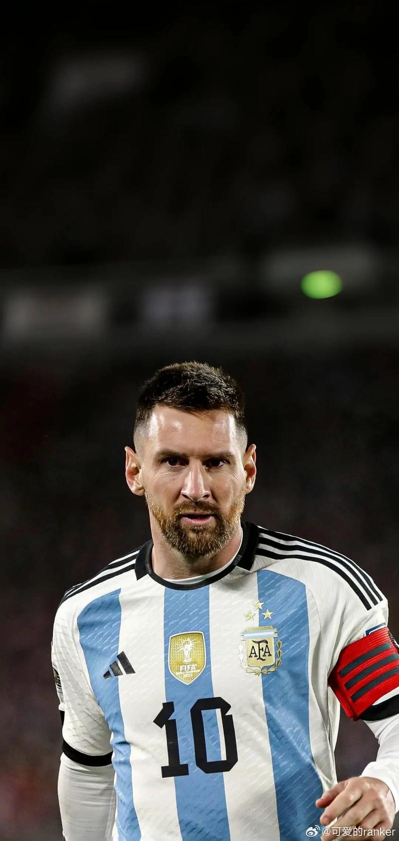 致敬蓝军传奇，库库雷利亚度假时身穿德罗巴球衣